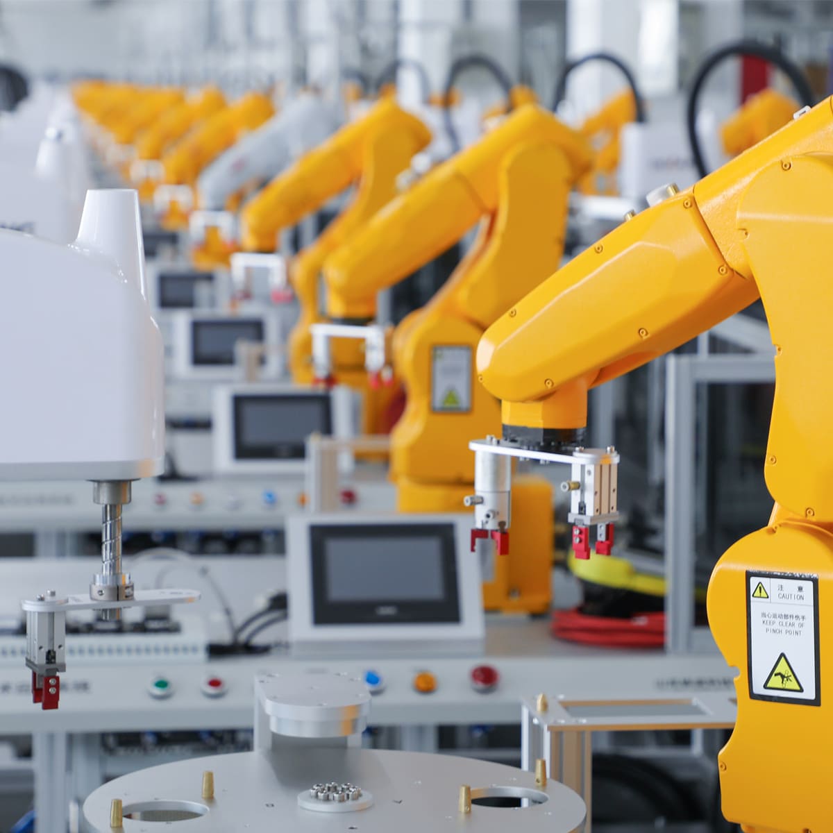 Azienda 6 robot meccanici con braccio che si muove